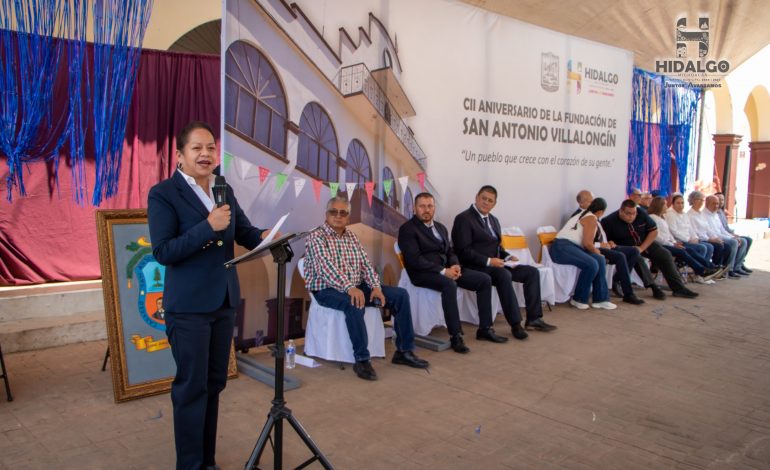 Jeovana Alcántar, encabezó el acto y desfile conmemorativo del CII Aniversario de la elevación a Tenencia de San Antonio Villalongín.