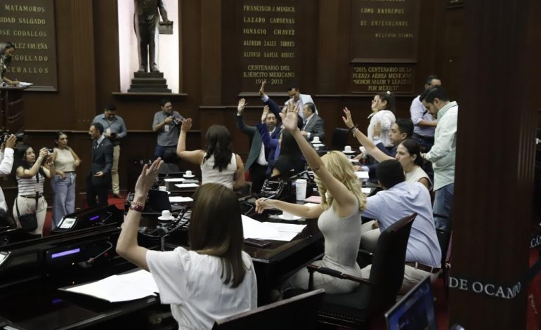 Modifica 76 Legislatura nombre de dos Comisiones de Dictamen