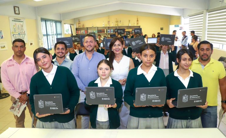 Junto a docentes mejoramos procesos pedagógicos con Chromebooks: Gaby Molina