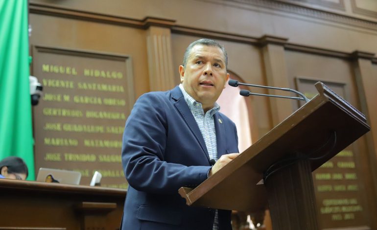 Barragán presenta iniciativa para garantizar seguros de vida dignos a policías de Michoacán