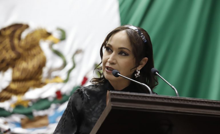 Itzé Camacho presenta iniciativa para fortalecer la planeación municipal en Michoacán