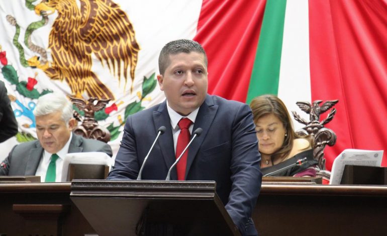 Presenta Vicente Gómez iniciativa para incluir la violencia digital en la Ley de Derechos de NNA