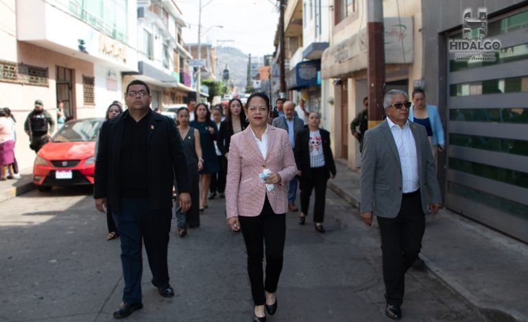 Jeovana Alcántar, encabezó la ceremonia de la fijación del Bando Solemne, para conmemorar el CCLXXII Aniversario del Natalicio de Don Miguel Hidalgo.