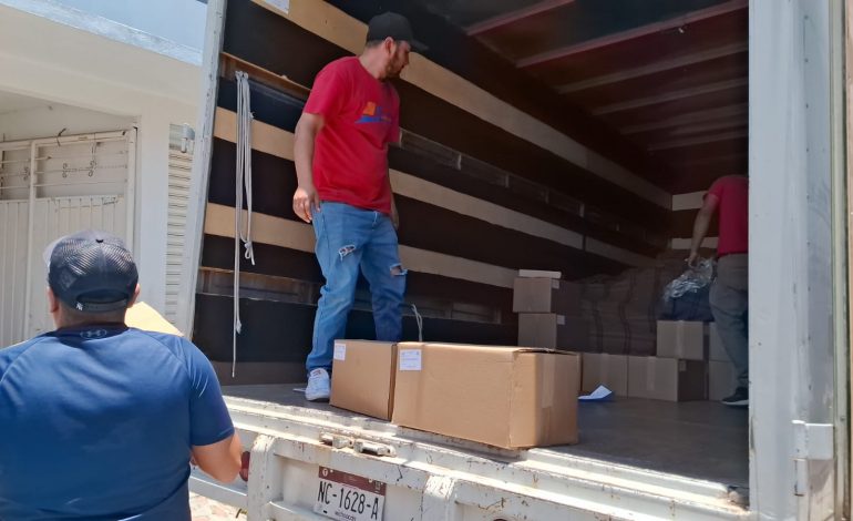 Llega la papelería resguardada por Guardia Civil al IEM Región Zitácuaro, que será utilizada el próximo 1 de Junio