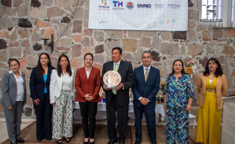 Jeovana Alcántar, encabezó el Festejo del Día del Maestro y Entrega de Reconocimiento Magisterial Vasco de Quiroga.