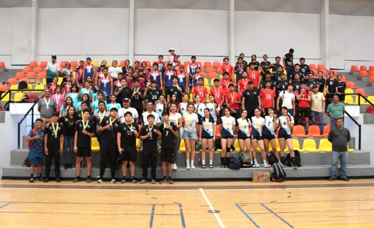 Alumnos de Peribán y Riva Palacio presentes en nacional de voleibol: Cecytem