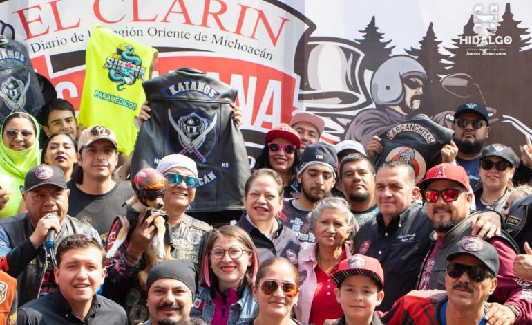 Jeovana Alcántar, despidió a los más de 4,000 participantes en la XXII Caravana Motociclista de Don Mundo, por el País de la Monarca.