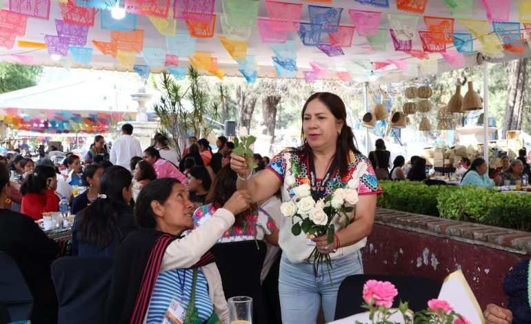 Celebran a mamás artesanas en el Festival Michoacán de Origen