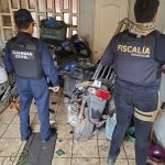 FGE ejecuta cateo a un taller de motocicletas en Morelia y asegura una unidad con reporte de robo y alteraciones en sus medios de identificación