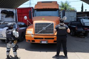 En cateo, asegura FGE taller de soldadura relacionado en conductas ilícitas y recupera un tractocamión y autopartes