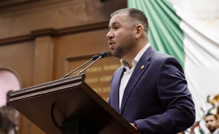 Propone Reyes Galindo el nombre de “Porfirio Muñoz Ledo” al área de estudios legislativos del Congreso de Michoacán