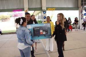 Belinda Hurtado celebra el Día de la Familia en la Primaria Benito Juárez de Ciudad Hidalgo