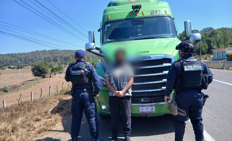 Elementos de la Guardia Civil recuperaron un tracto camión con reporte de robo