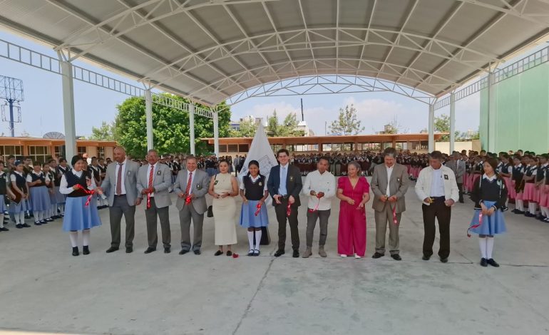 Toño Ixtláhuac inaugura domo en la Escuela Secundaria Federal No 1 «Nicolás Romero»