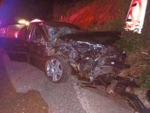 Choque- volcadura entre un vehículo y una camioneta en la autopista Zitácuaro-Toluca