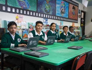 Docentes hoy realizan su labor con mejores herramientas tecnológicas