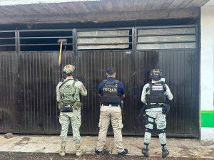 Fiscalía General realiza cateos coordinados en Morelia y Salvador Escalante; aseguran más de 3 mil 500 dosis de metanfetamina y detienen a seis personas