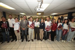 Entrega Iemsysem becas a estudiantes de institutos tecnológicos de Morelia