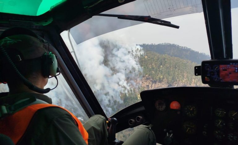 Por aire y tierra Gobierno de Michoacán combate incendio en el Pico de Tancítaro