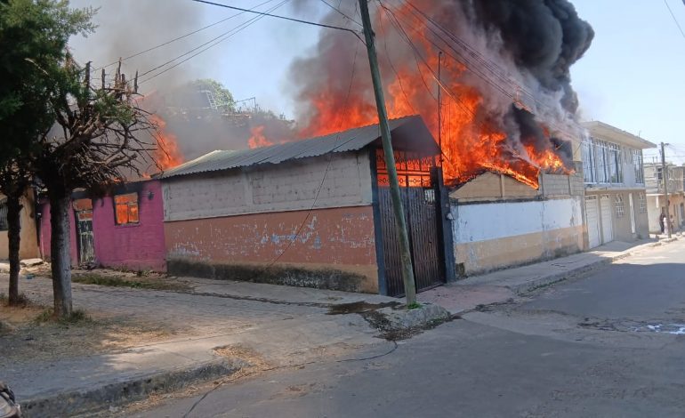 Rápida Respuesta de Bomberos de Zitácuaro Evita Desastres en San Miguel Chichimequillas