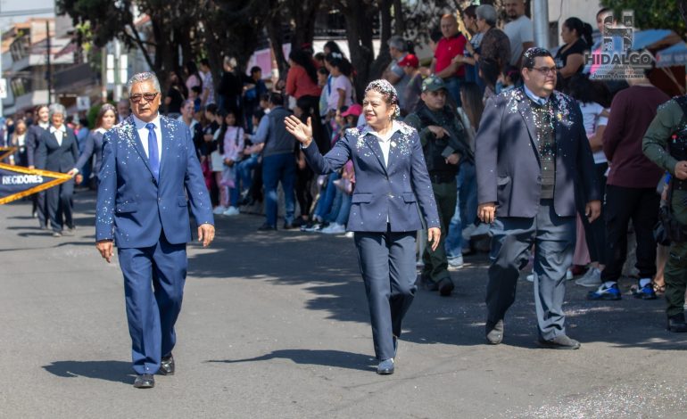 Jeovana Alcántar, encabezó el acto cívico y desfile conmemorativo al CCLXXII Aniversario del Natalicio de Don Miguel Hidalgo y Costilla.