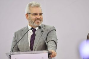 Bedolla impulsará iniciativa para penalizar narcocorridos en eventos públicos