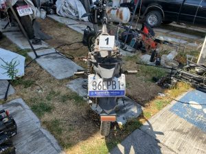 En cateo, asegura FGE una motocicleta con reporte de robo; hay un detenido