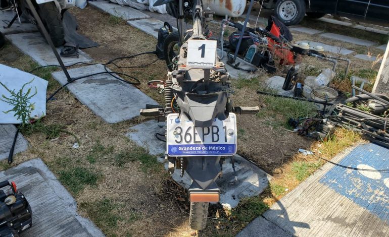 En cateo, asegura FGE una motocicleta con reporte de robo; hay un detenido