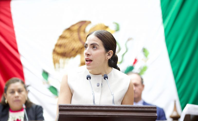Giulianna Bugarini presenta iniciativa para romper con la misoginia entre mujeres