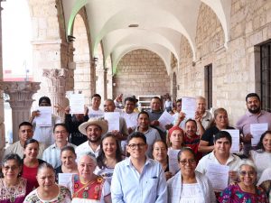 Casart premia creatividad y originalidad de piezas en arte plumario, cantería y alfarería