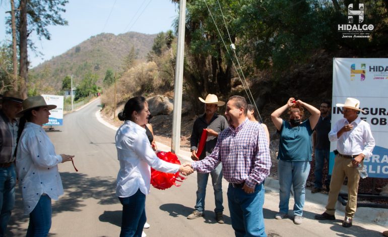 Jeovana Alcántar, inauguró la Segunda Etapa de la pavimentación asfáltica del camino de acceso a la localidad de Caleras.