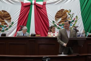 Propone Memo Valencia renovar placas cada diez años en Michoacán