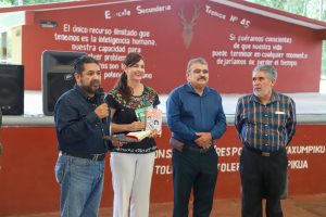 Promueve SEE lectura y prevención del embarazo no deseado en secundaria de Huiramba