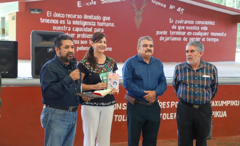 Promueve SEE lectura y prevención del embarazo no deseado en secundaria de Huiramba