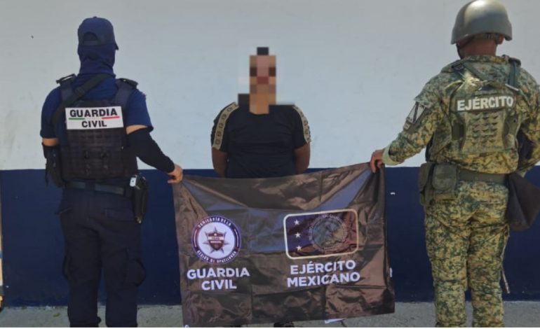 SSP y Defensa detienen a un hombre y aseguran armamento en Apatzingán