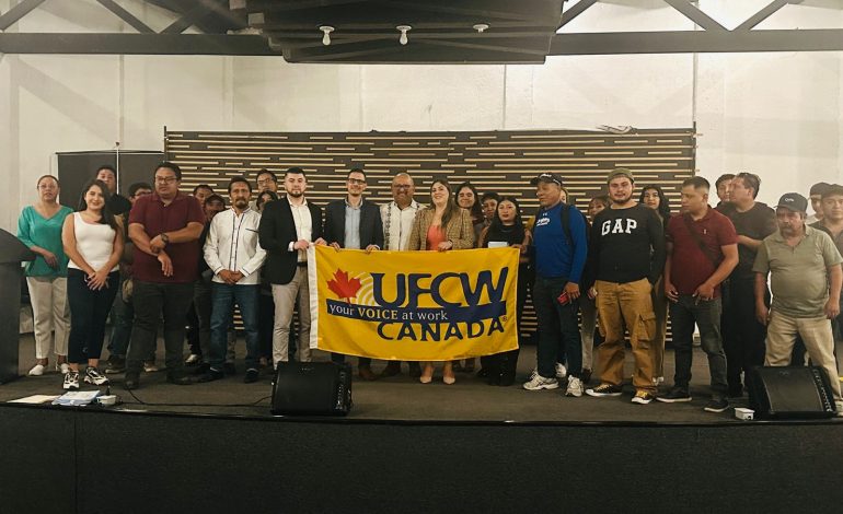 Semigrante capacita a trabajadores agrícolas para que conozcan sus derechos: