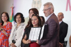 Garantiza Bedolla salarios y prestaciones a docentes michoacanos 
<br>