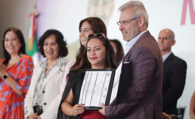 Garantiza Bedolla salarios y prestaciones a docentes michoacanos