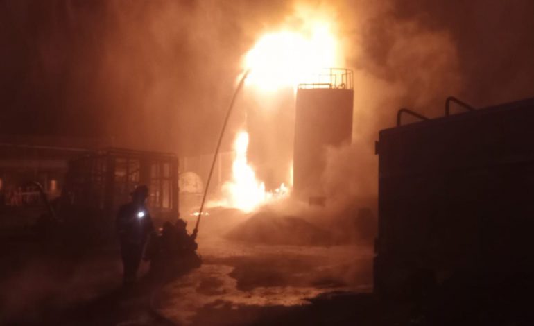 Controlado incendio de destiladora en Tancítaro: PC.