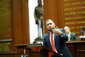 Proponce Reyes Galindo «Muerte cívica» a funcionarios corruptos en Michoacán.