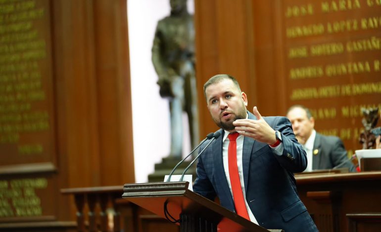 Proponce Reyes Galindo «Muerte cívica» a funcionarios corruptos en Michoacán.