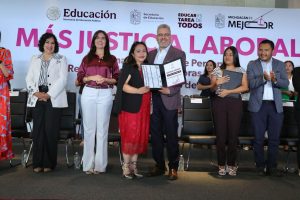 Gobierno de Bedolla le cumple a maestras y maestros michoacanos.<br>