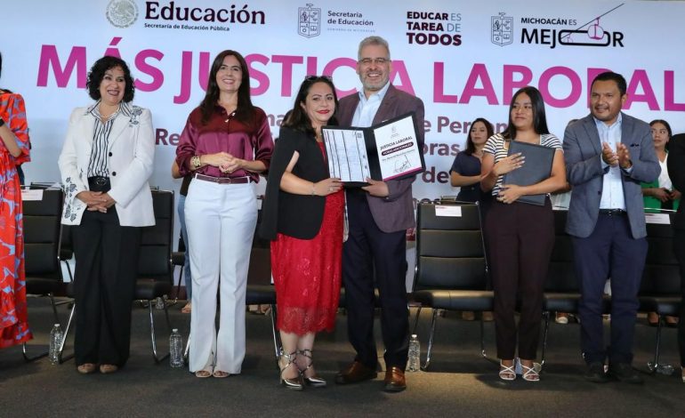 Gobierno de Bedolla le cumple a maestras y maestros michoacanos.