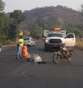 Motociclista Derrapa en la Carretera Tuxpan-Ciudad Hidalgo; Resulta Lesionado