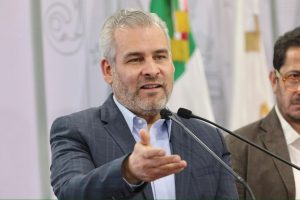 Rechaza Bedolla impuesto del 3.5 % a remesas enviadas desde EUA.