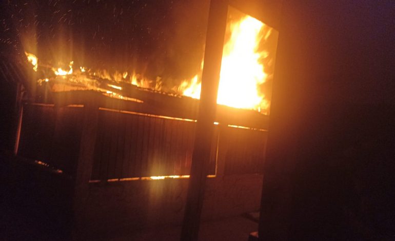 INCENDIO DESTRUYE LOCAL EN EL MERCADO DEL MORAL