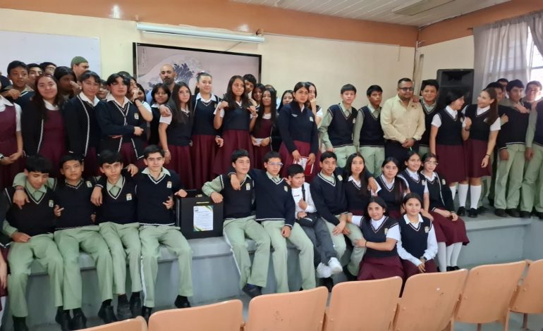 Estudiantes de la Secundaria «Nicolás Rlmero» sellan sus pensamientos en una cápsula del tiempo