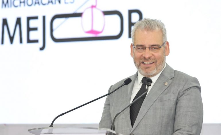 Hay personal suficiente para atender contingencias por lluvias: Bedolla