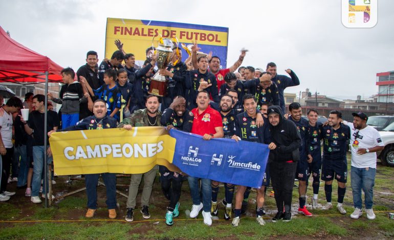 Autoridades Municipales y deportivas, realizaron la premiación correspondiente en el campeonato Municipal de Fútbol.
