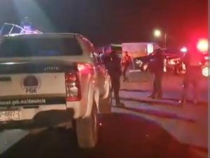 Localizan una camioneta con múltiples impactos de bala sobre la carretera Aputzio -Zitácuaro